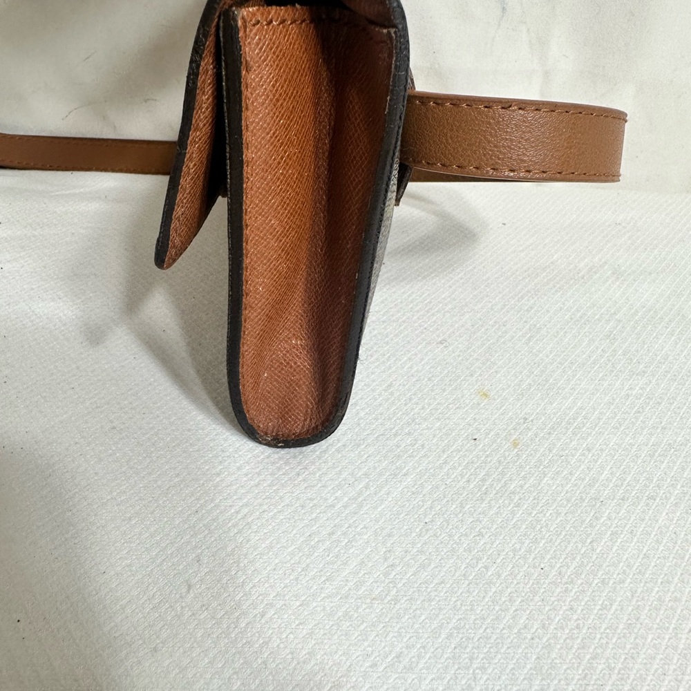 Louis Vuitton Purse - Picture 5 of 11
